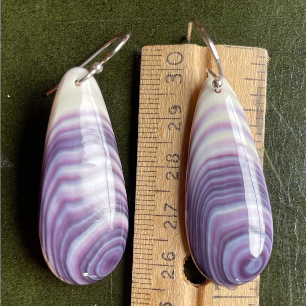 E3096 Wampum quahog shell earrings